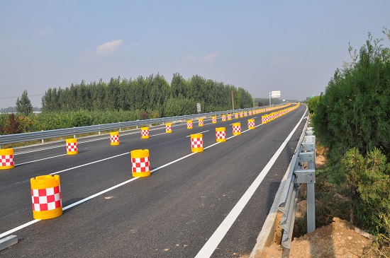 濟(jì)青高速改擴(kuò)建工程實(shí)現(xiàn)第二次交通轉(zhuǎn)序，交通安全設(shè)施全面升級(jí)